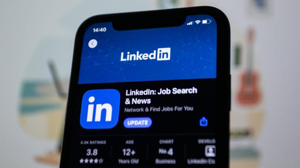 LinkedIn sovellus asiakashankintaan